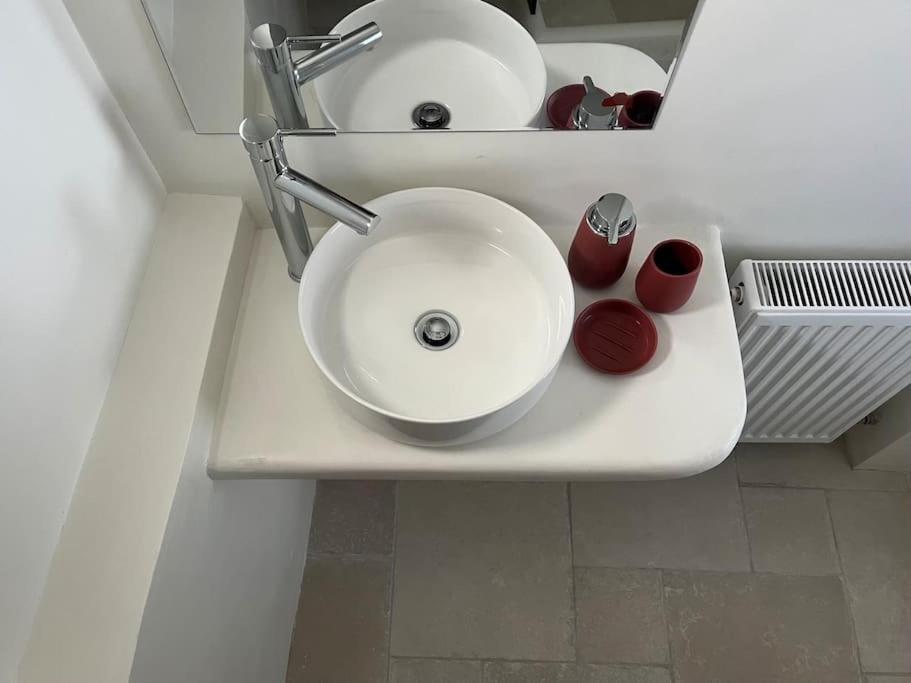 Cozy, Spacious, Newly Renovated Flat In Adamas Exterior photo